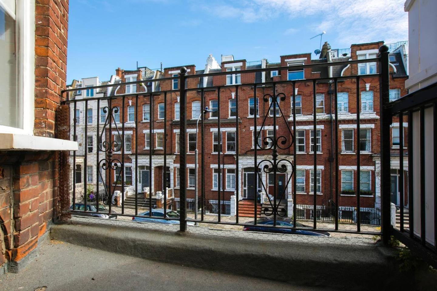 Guestready - West Kensington Home W/Balcony Λονδίνο Εξωτερικό φωτογραφία